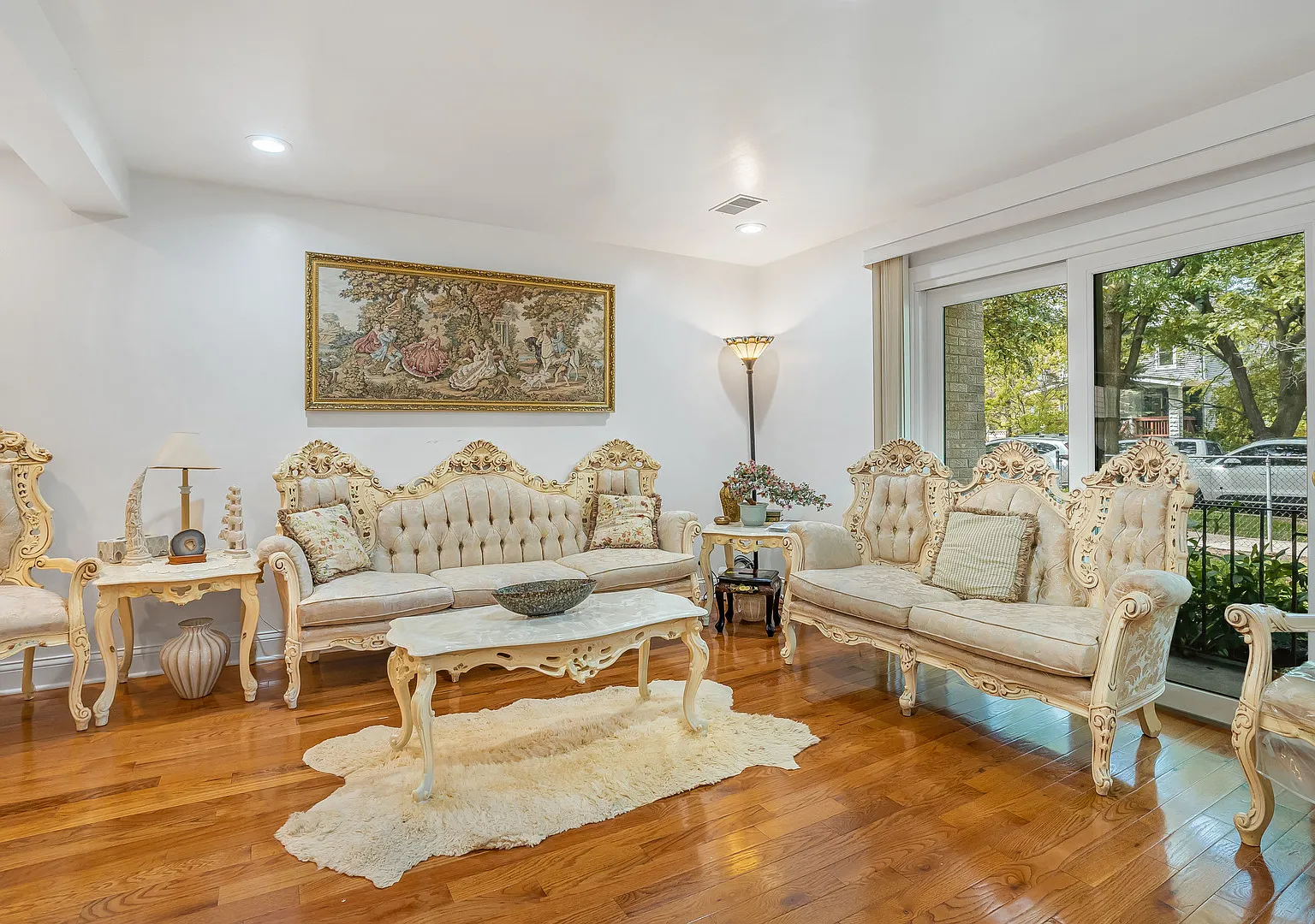 3 bed, 1.5 bath, $3,500 — Photo 3