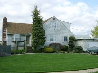 2626 Riverside Dr, Wantagh, NY 11793