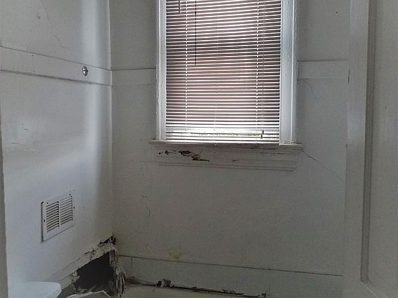 4th image of 5727 Roosevelt Pl