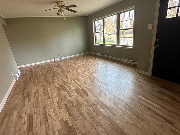 3rd image of 1469 Passavant Dr