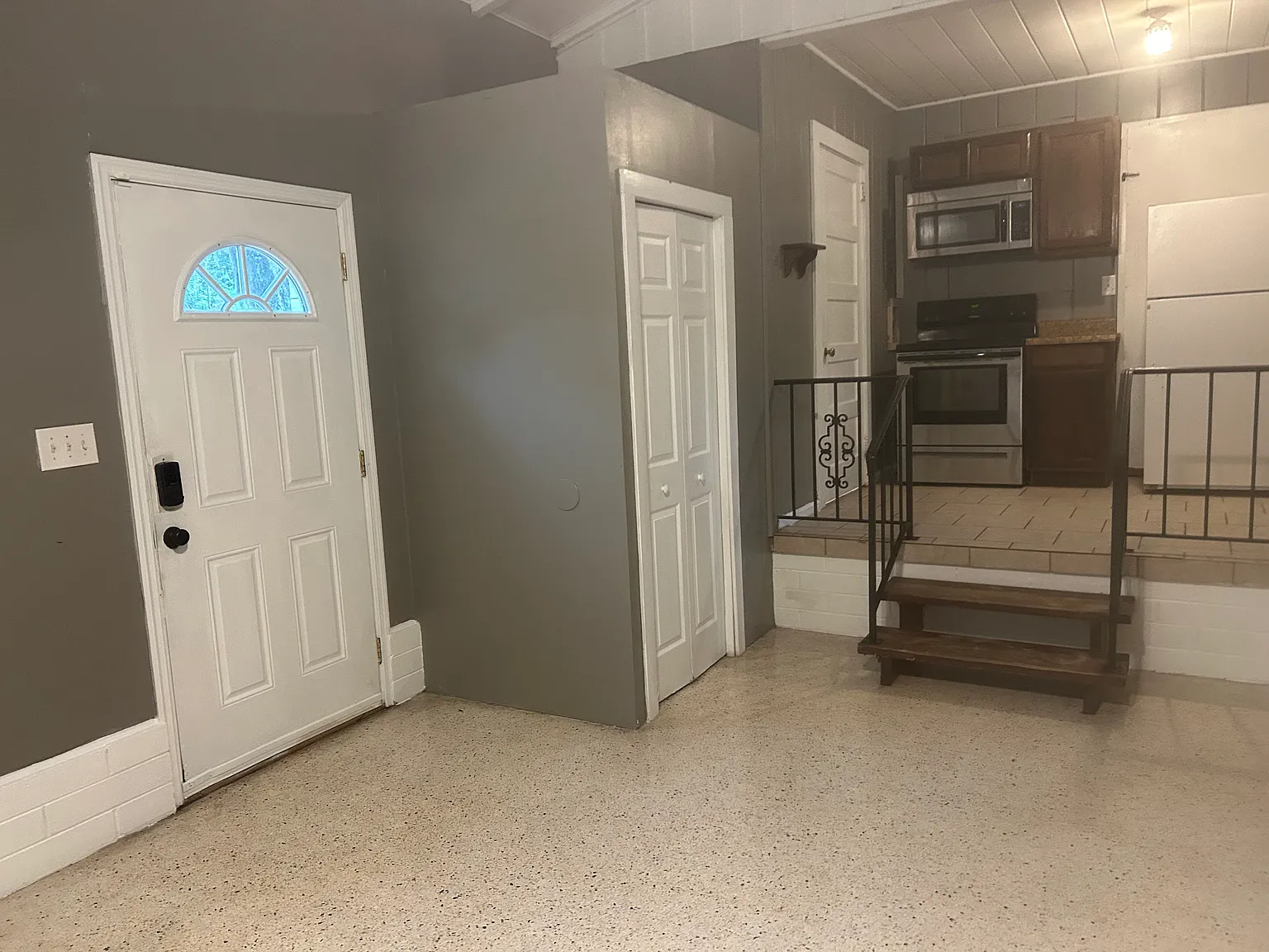 Studio, 645 sqft, $1,050 — Photo 3