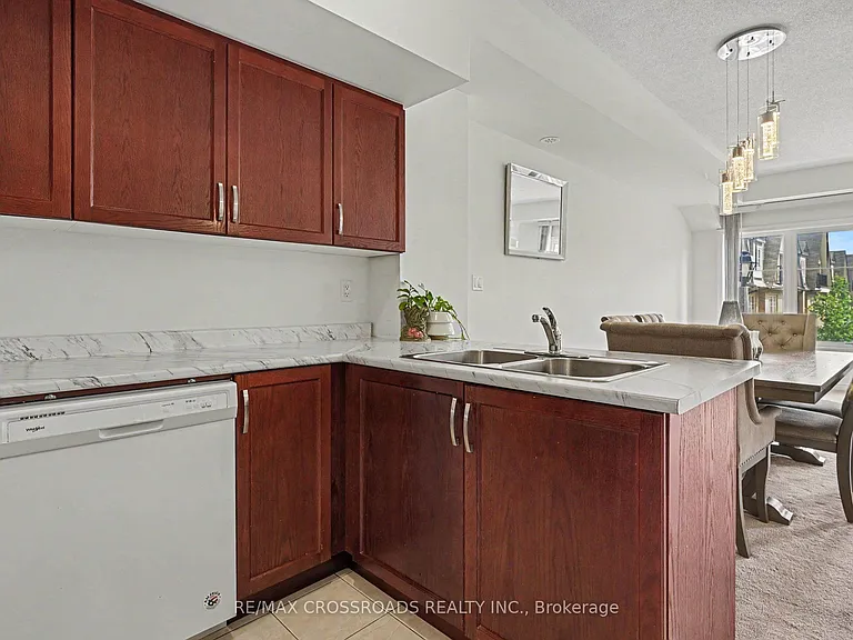 17 Eaton Park Ln #15 — Photo 7