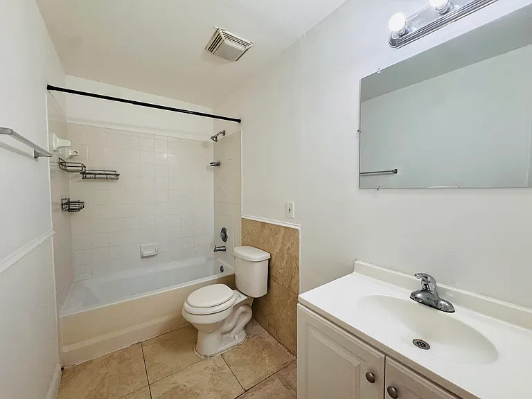 1068 N Benoist Farms Rd #302 — Photo 32