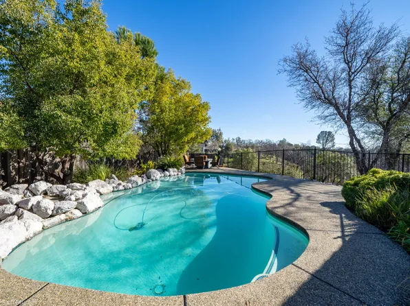4689 Oak Glen Dr, Redding, CA 96001