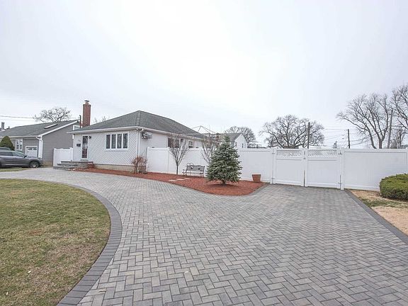 2nd image of 105 W Lake Dr