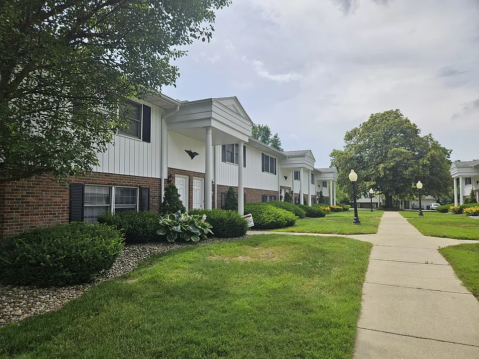 135 W Satin St #9