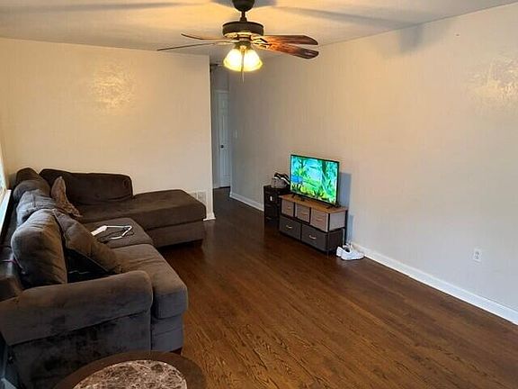 2nd image of 206 Nancy Dr NW