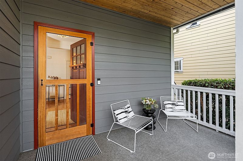 3rd image of 5958 31st Avenue SW