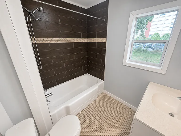 149 Van Rensselaer St #2 — Photo 4