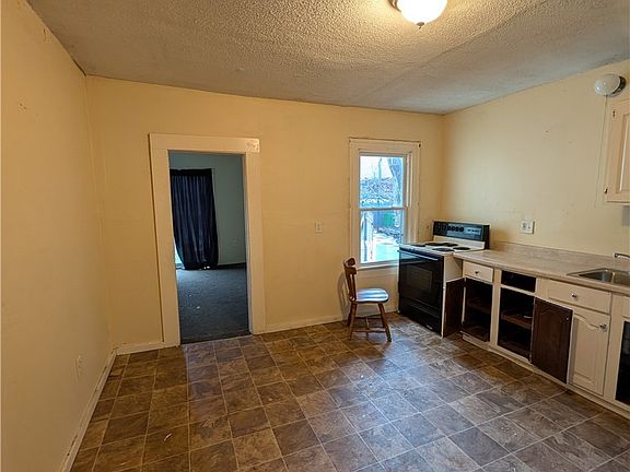 5th image of 66 Van Buren St
