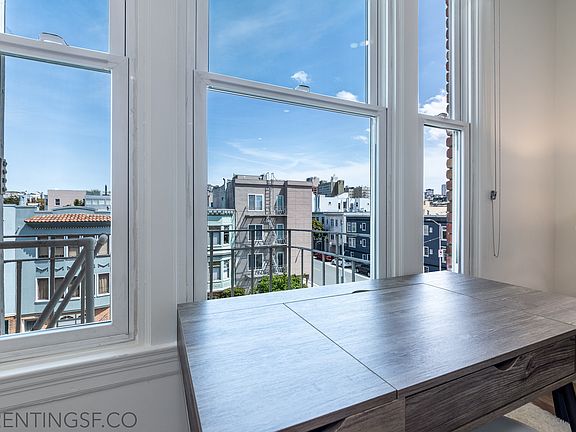 5th image of 3101 Gough St APT 302