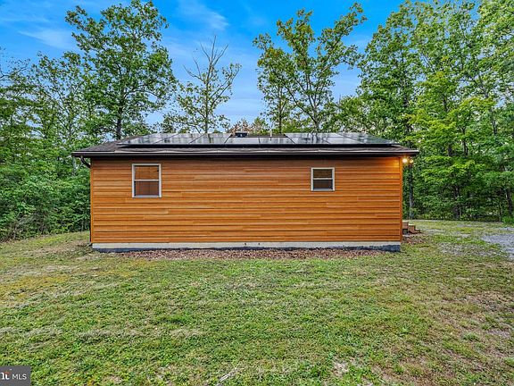 5th image of 722 Oak Hill Rd