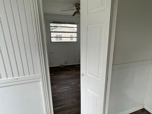 3rd image of 301 Avenue K