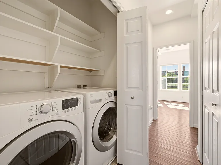 218 20th St NE #3 — Photo 36