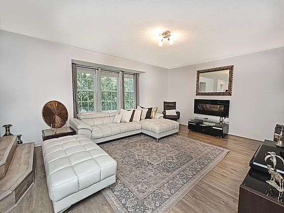 5th image of 119 Chapel Harbor Dr
