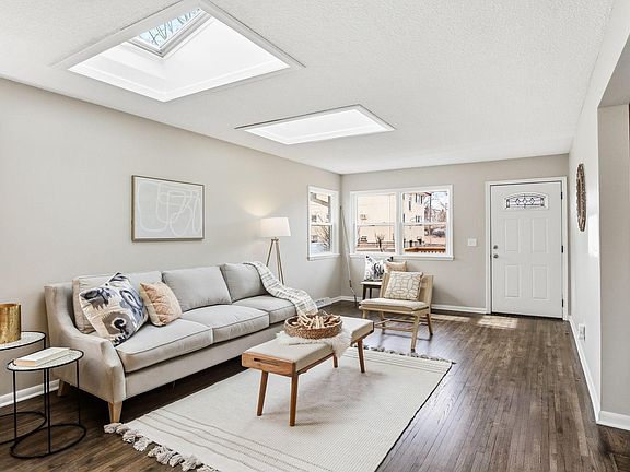 3rd image of 522 Summit St NE