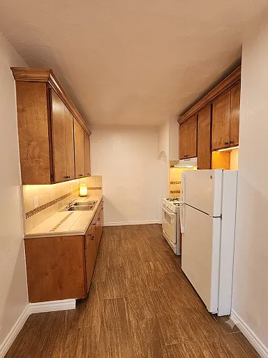 1152 N Kingsley Dr #202 — Photo 3