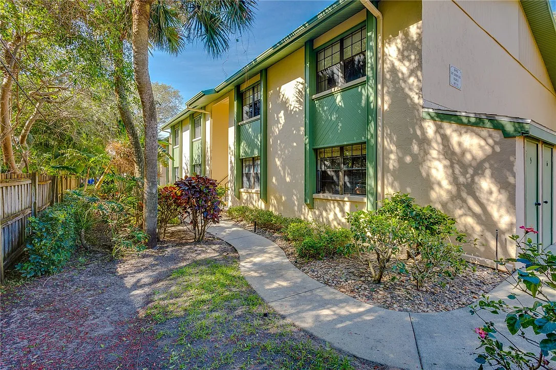 2 bed, $5,000 — Photo 2