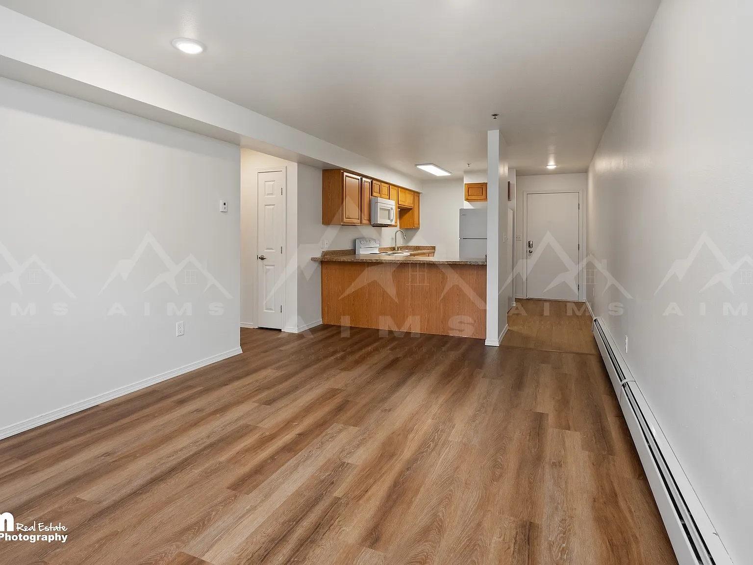2 bed, 700 sqft, $1,300 — Photo 2