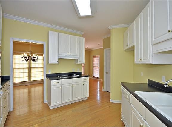 3rd image of 1416 Clarence Ct