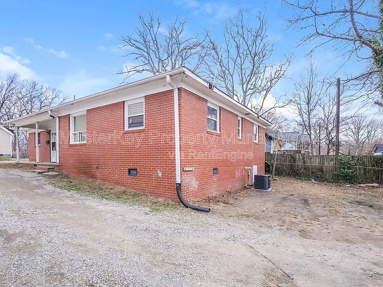 208 E Geer St #B — Photo 24