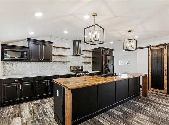 4th image of 2719 Amelia St