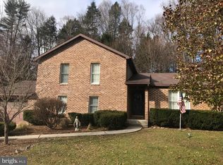 2114 Woodglen Rd, Pottsville, PA 17901