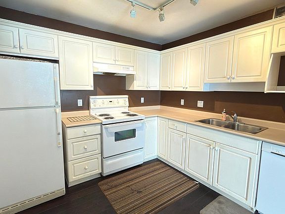 4th image of 32085 George Ferguson Way #211