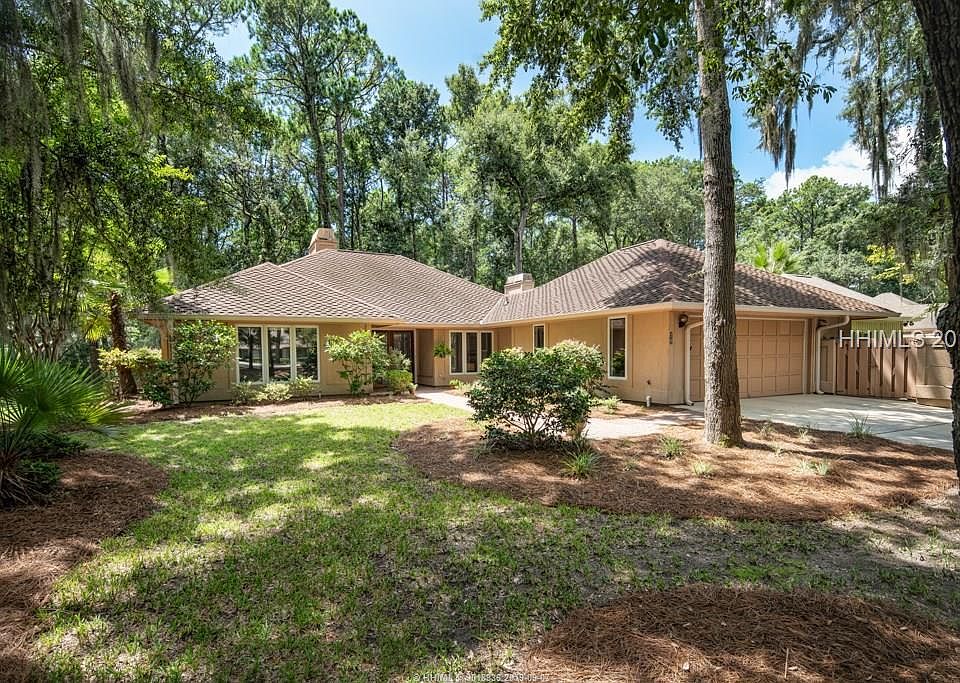 1st image of 10 Crooked Pond Dr
