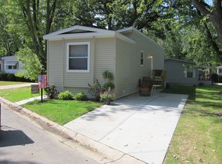 1128 Lakeview Rd, Elgin, IL 60123