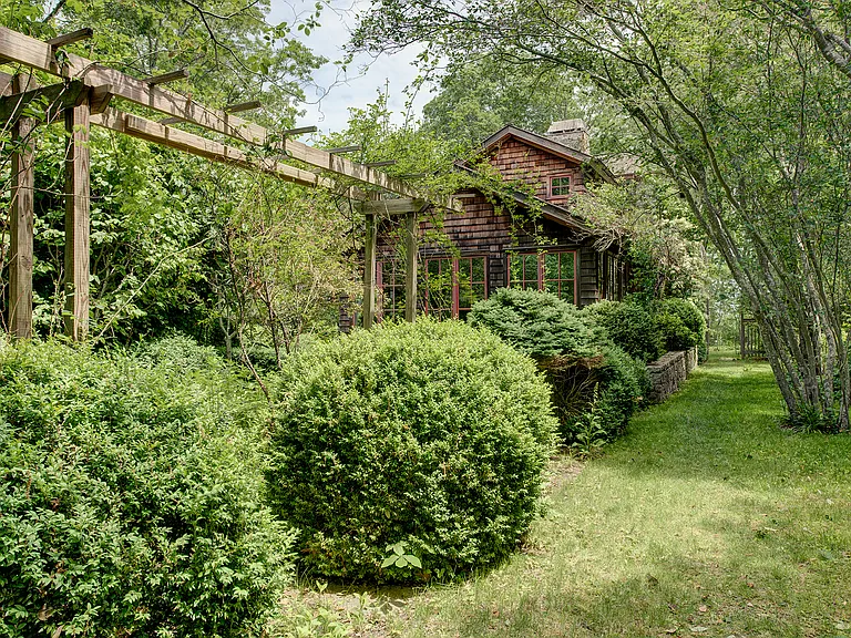 1122 Springs Fireplace Rd — Photo 11