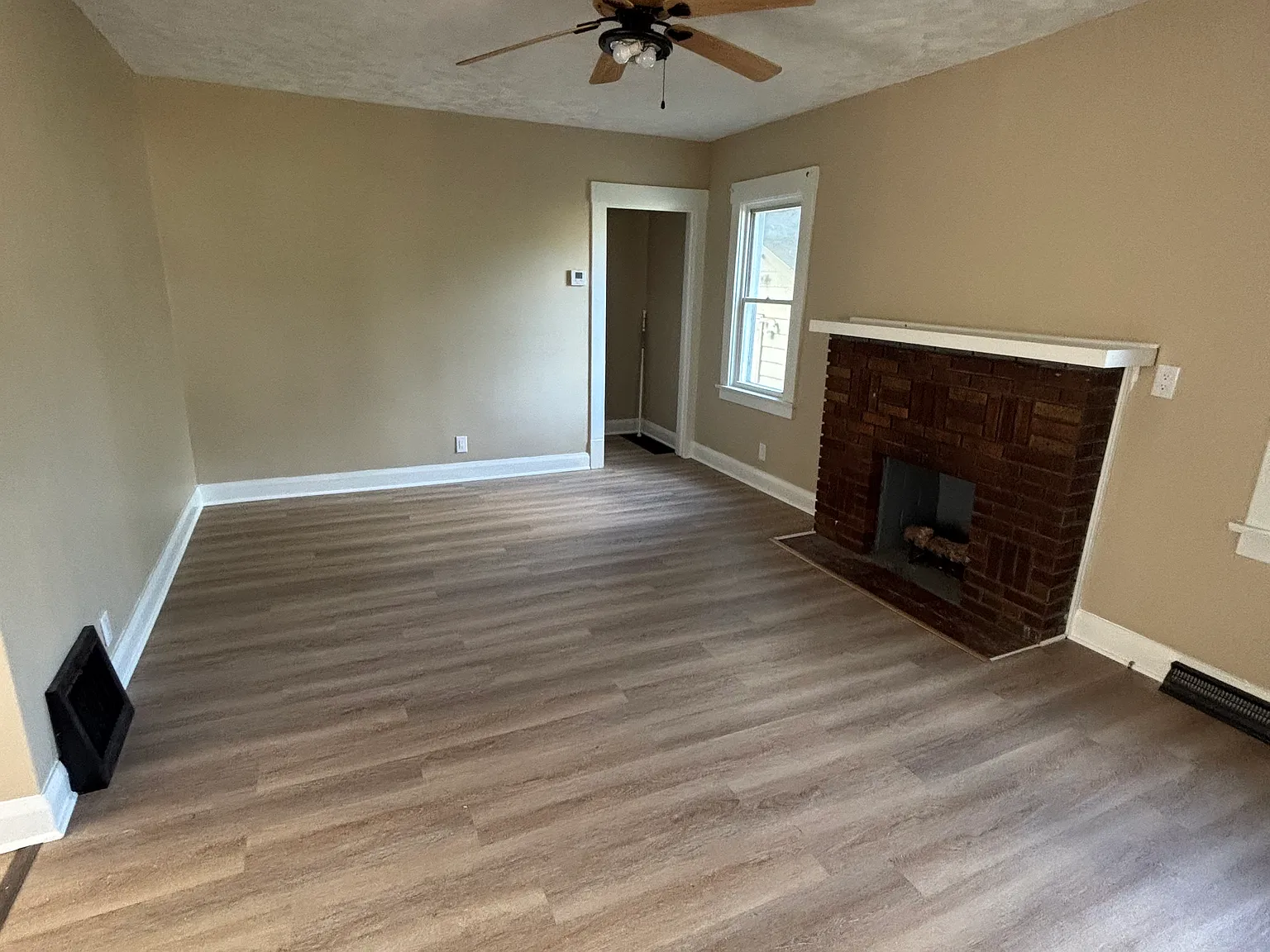 3 bed, 1070 sqft, $1,200 — Photo 3