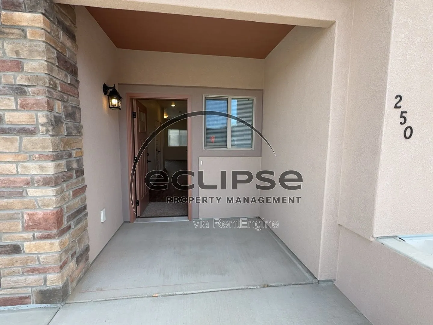 3 bed, 2.5 bath, 1381 sqft, $2,150 — Photo 3