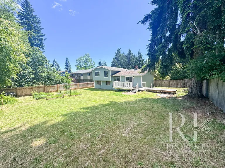 2228 NE Ridgewood Dr — Photo 25