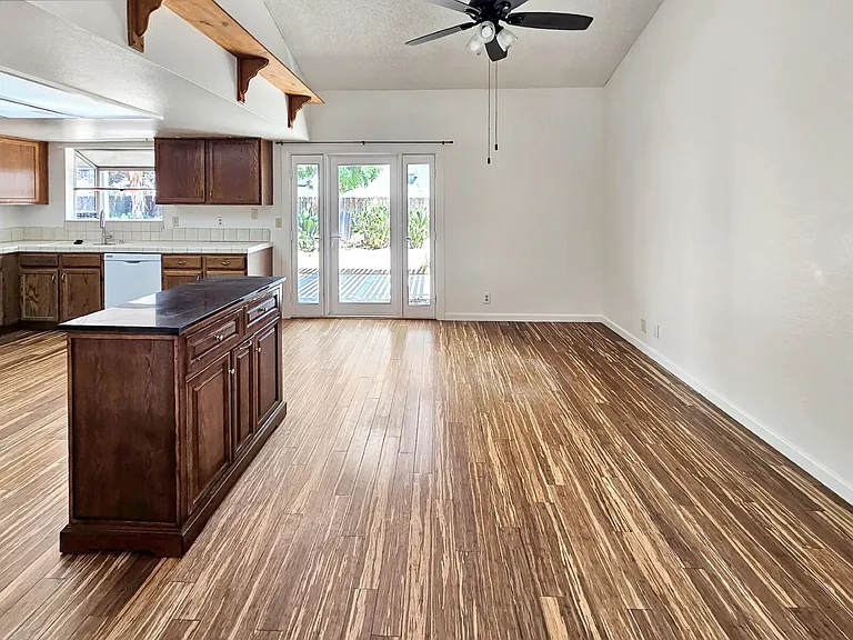 528 Heatherglen Dr — Photo 3