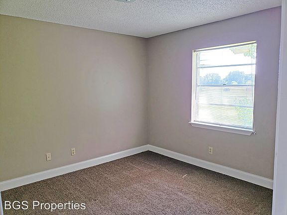 5th image of 2105 Saint John Ave APT D4