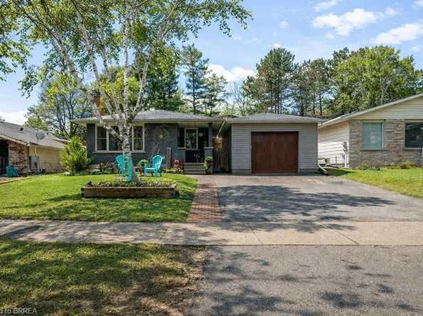 102 Century Hill Dr, Kitchener, ON N2E 2H8