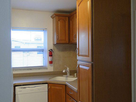 5th image of 550 Palm Ave N