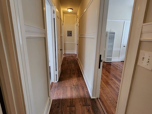 3rd image of 400 Frederick St