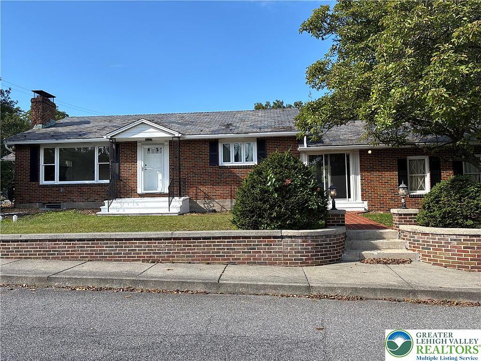 1st image of 303 N 9th St