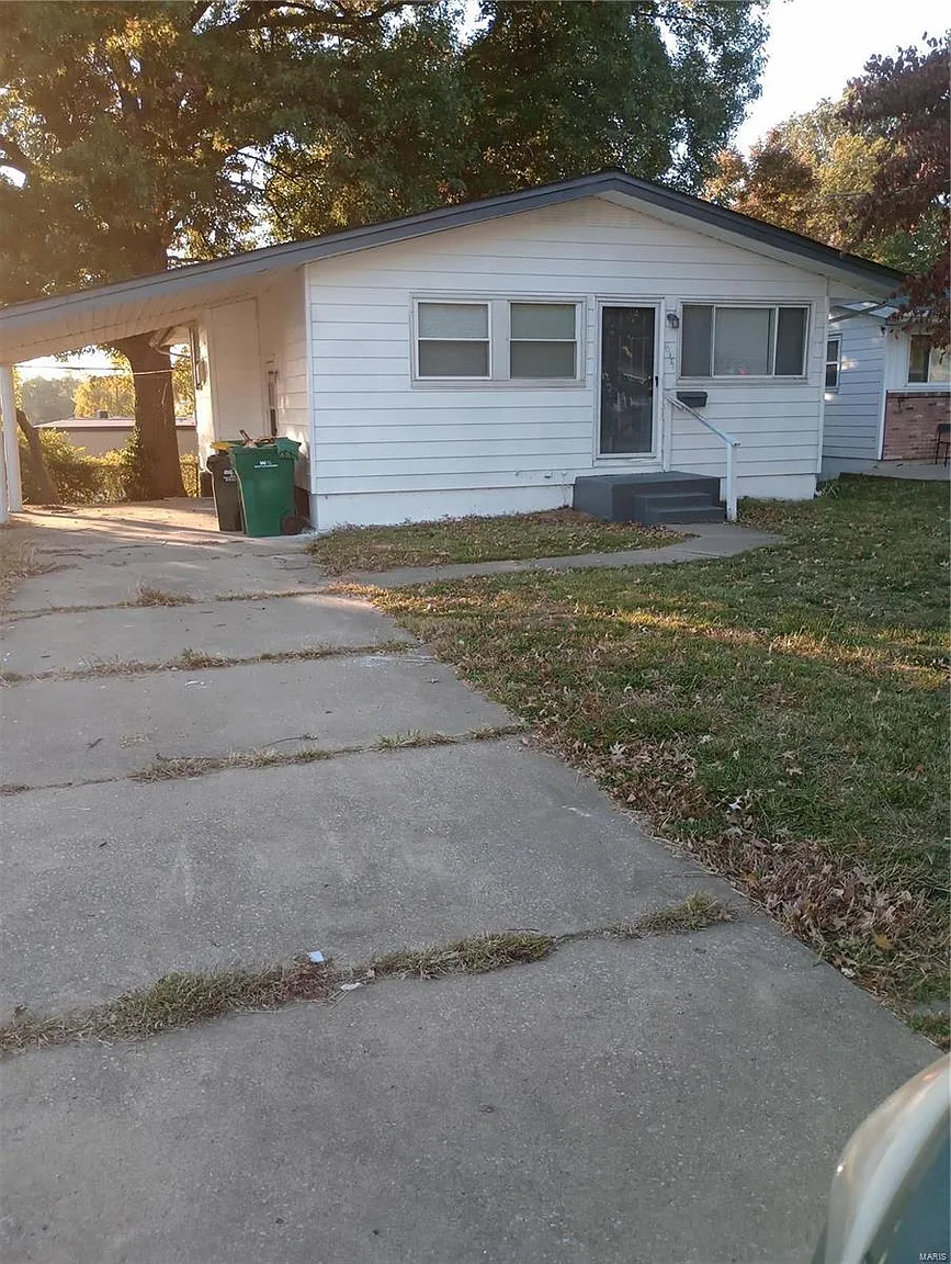 10321 Lilac Ave photo 1