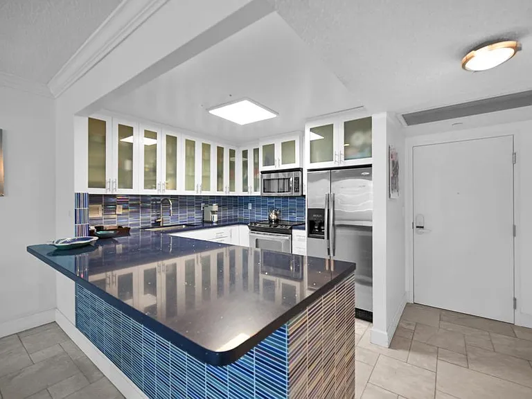 2301 Collins Ave #1015 — Photo 25