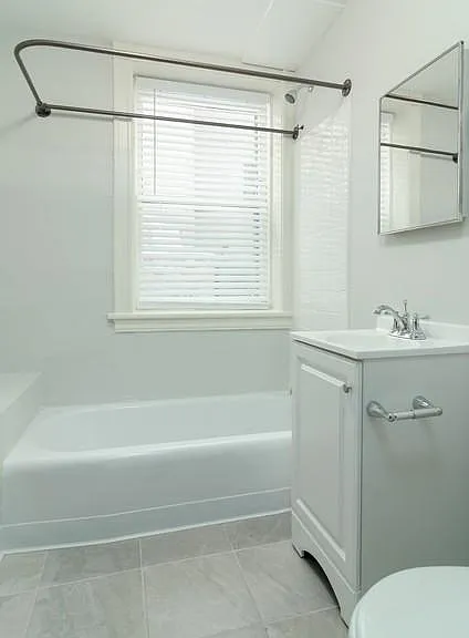 Lowry Hill Apartments — Photo 19