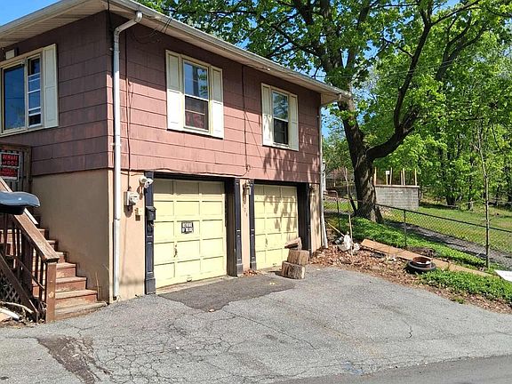 3rd image of 604 Snyder St