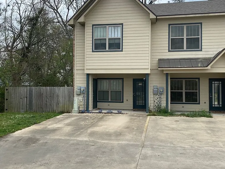 208 Caudill Dr — Photo 1