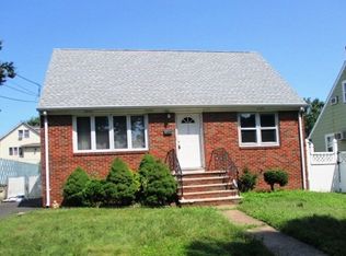 125 Summit Ave, Elmwood Park, NJ 07407