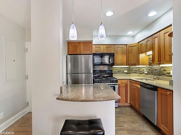 5th image of 2047 N Larrabee St #7108