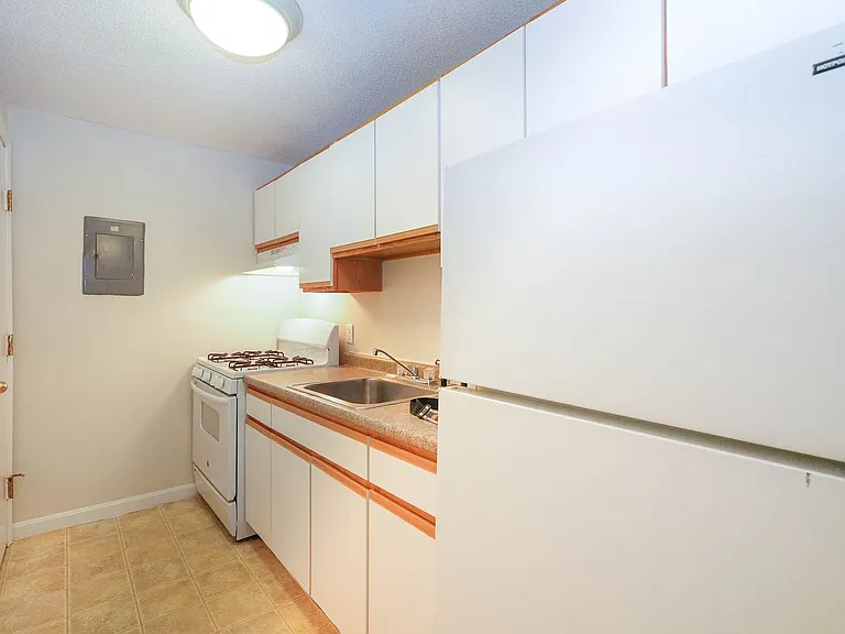 199 Aiken Ave — Photo 12