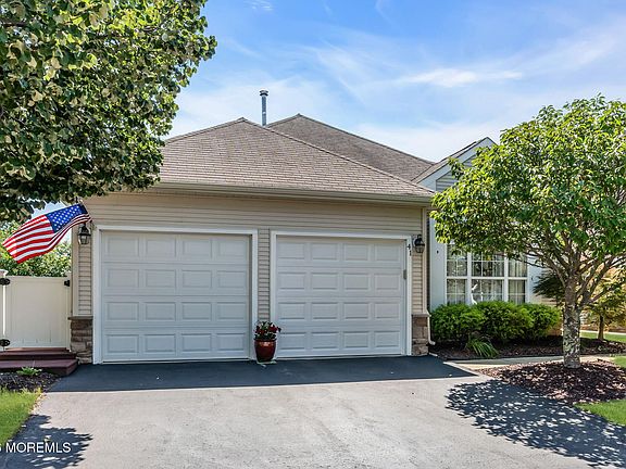 2nd image of 41 Rochford Drive