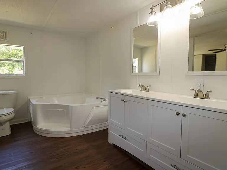 103 Baker St — Photo 14